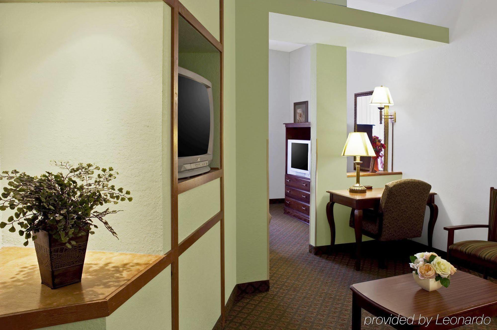 Best Western Plus Bradbury Inn And Suites Waycross Room photo